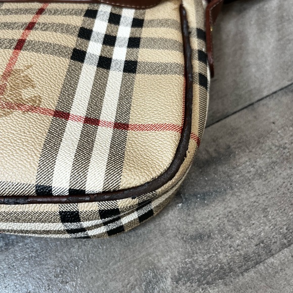 BURBERRY’S Vintage Check Crossbody - Picture 6 of 6